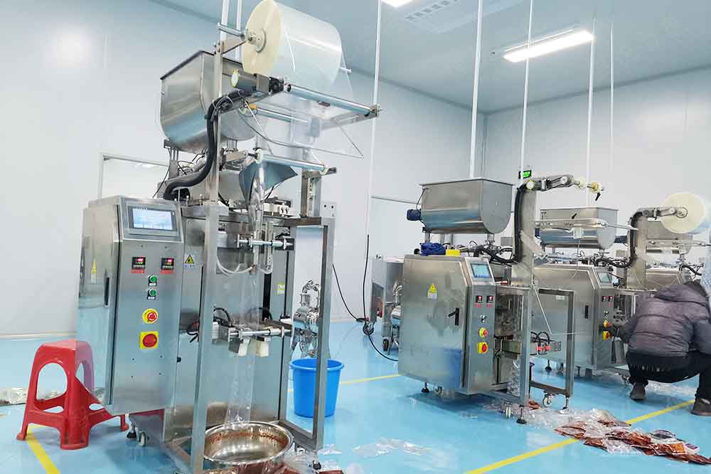 全自動火鍋底料包裝機用于火鍋料、豆瓣醬、辣椒醬等等產(chǎn)品包裝