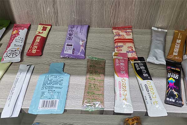 奶茶粉末包裝機可采用三邊封、四邊封、圓角袋型
