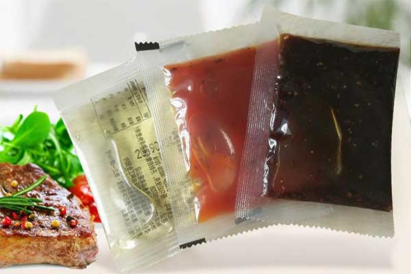 蔬菜包、粉料包、醬料包、骨湯包等產(chǎn)品的小袋方便面調(diào)料包裝機(jī)
